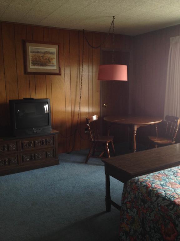 Oneida Village Inn Three Lakes Стая снимка