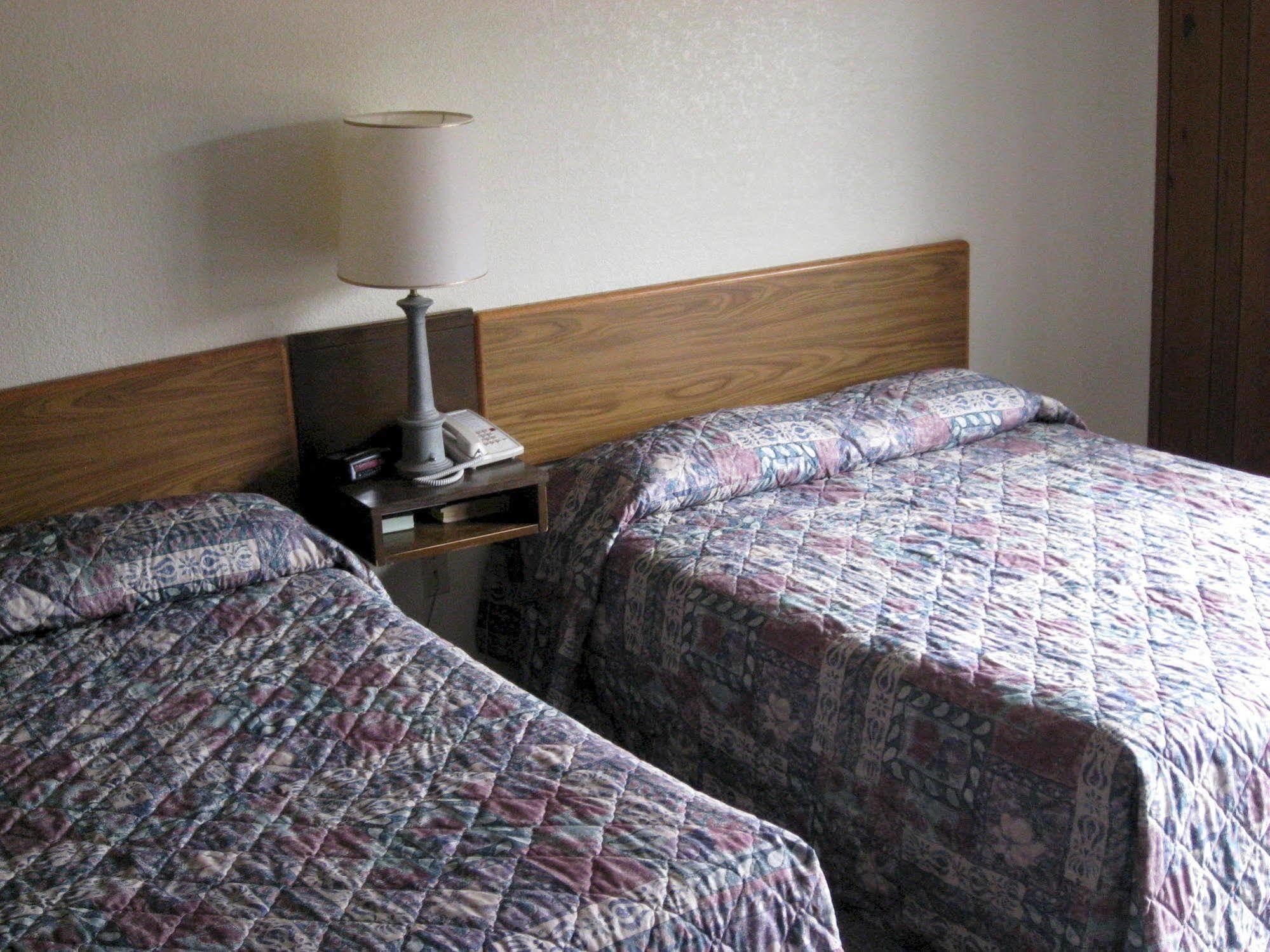 Oneida Village Inn Three Lakes Екстериор снимка