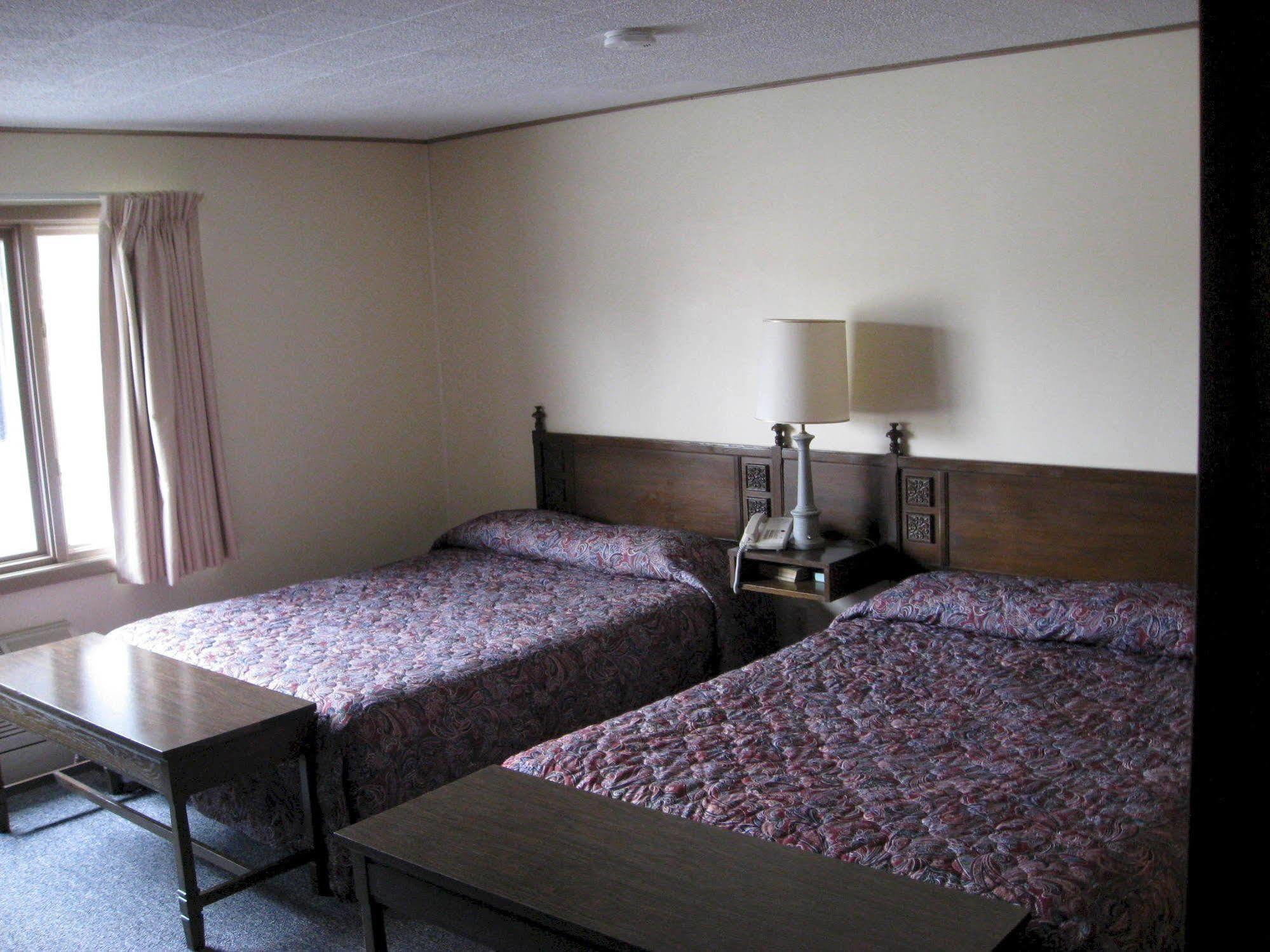 Oneida Village Inn Three Lakes Екстериор снимка