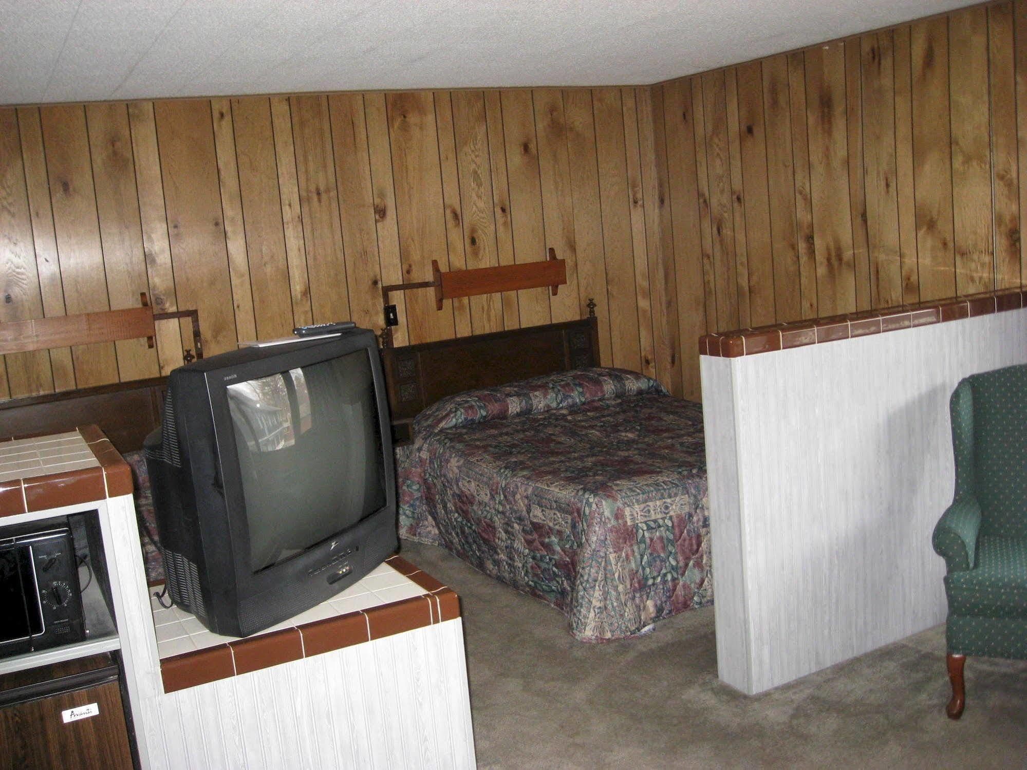Oneida Village Inn Three Lakes Екстериор снимка