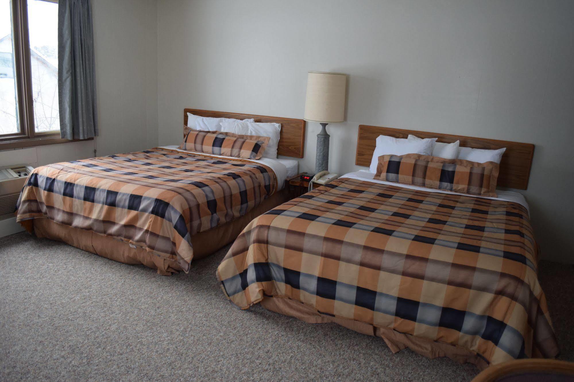 Oneida Village Inn Three Lakes Екстериор снимка